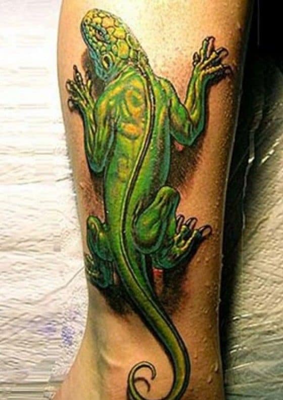 Cool lizard tattoo in 3D on the leg