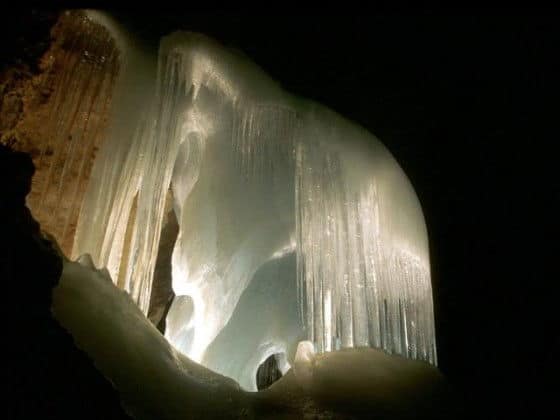 ice stalactites 