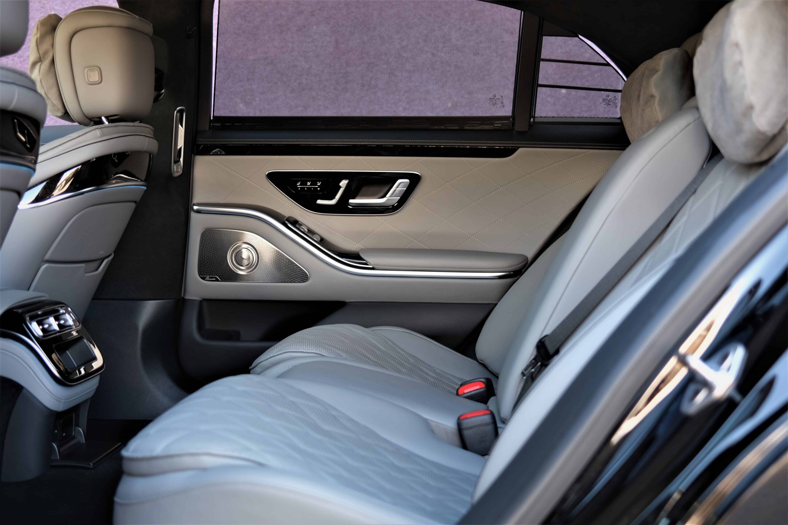 2022 Mercedes Benz S580 rear seats scaled