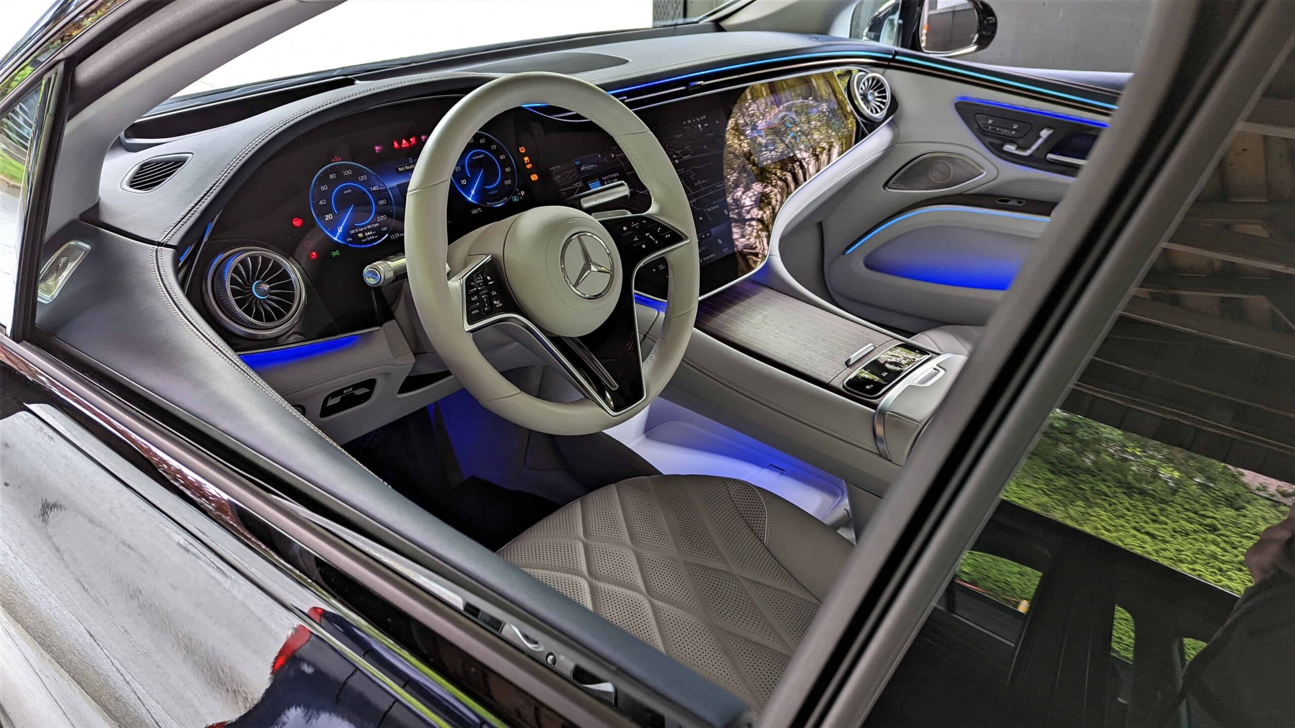 2022 Mercedes Benz EQS 580 interior 3 scaled