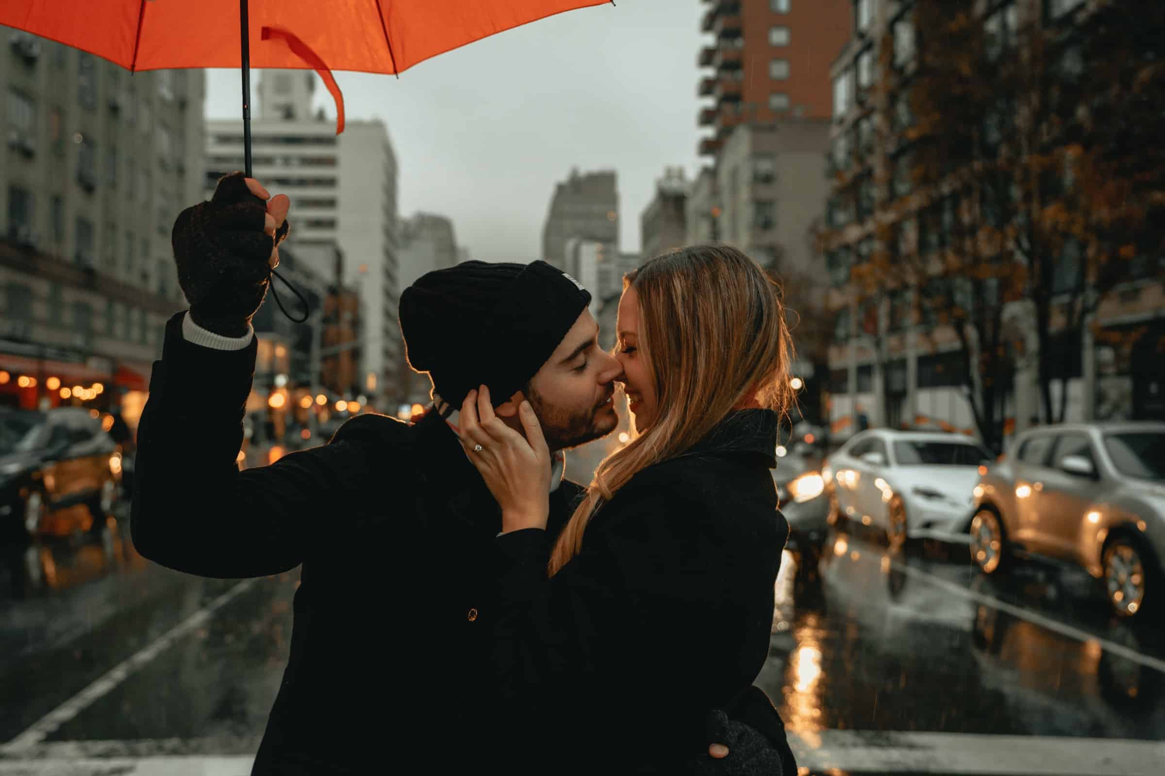girlfriend and boyfriend kissing