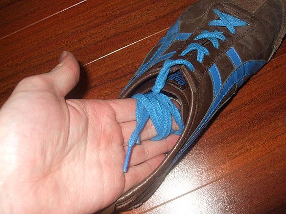 A Simple Trick To Help Your Shoe Laces Survive A Party