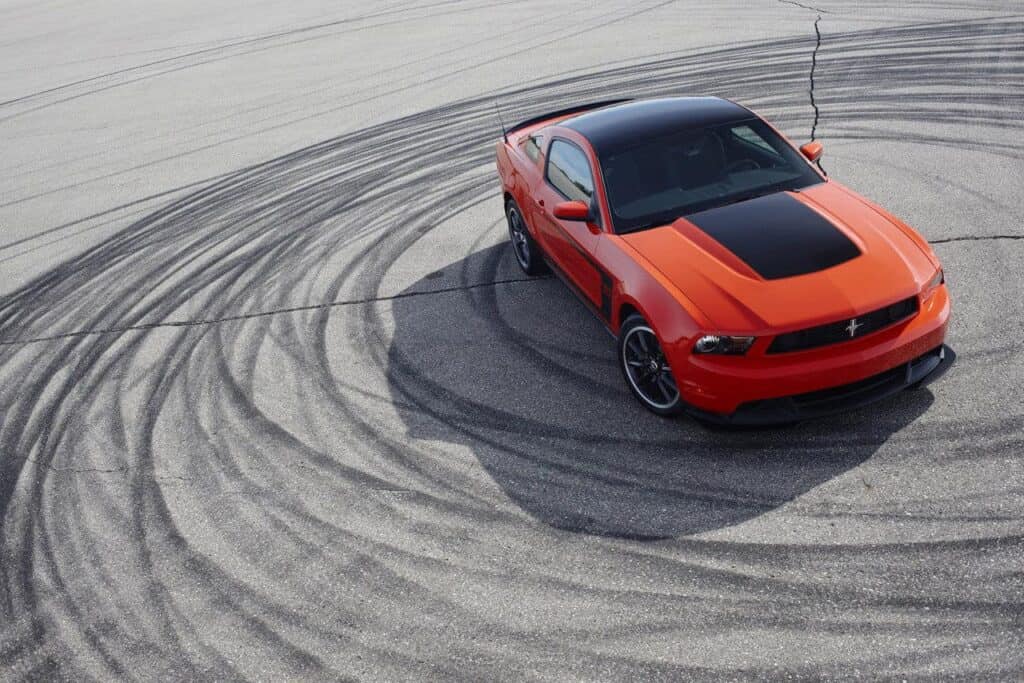 Ford-Mustang-Boss-302-Donuts