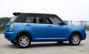 Lifan 320 side view Chinese Lifan 320 and Mini Cooper look the same