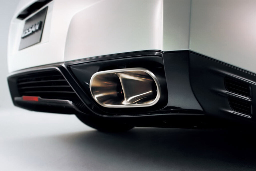 Nissan-GT-R-Egoist-Titanium-Exhaust-Tips