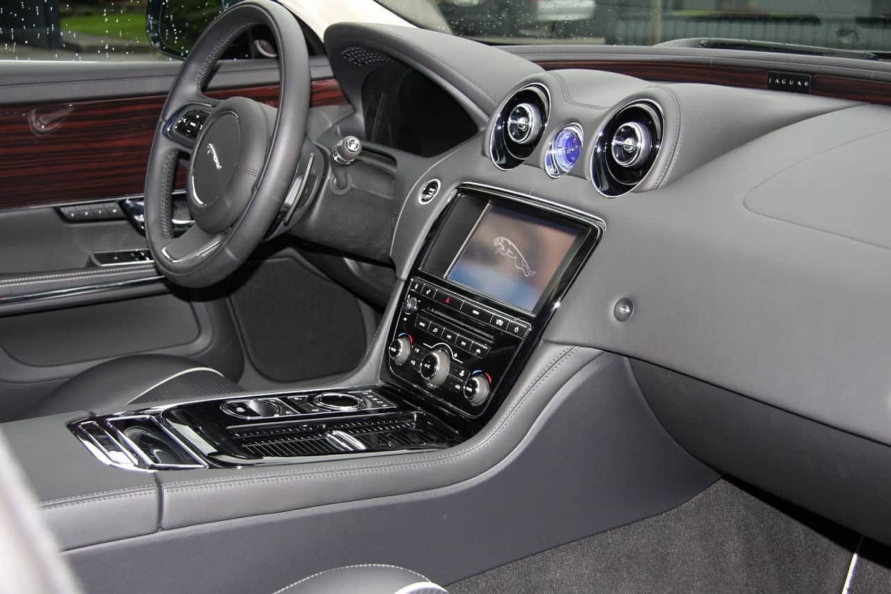 2011-Jaguar-XJ-Interior-Picture