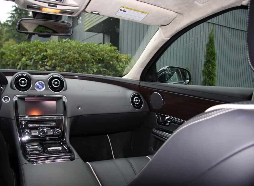2011-Jaguar-XJ-Interior-Picture