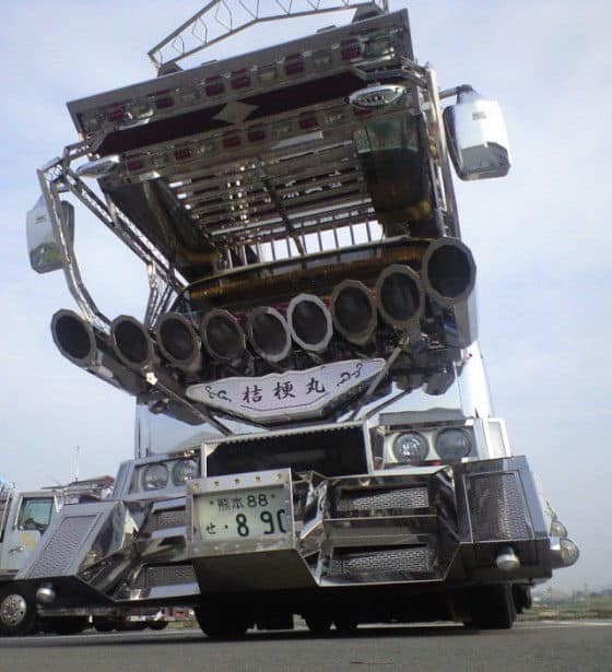 Chrome Gundam Truck Anime