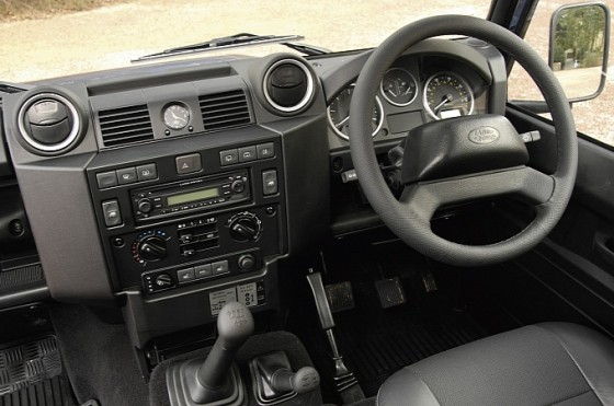 2011-Land-Rover-Defender-7 2011-Land-Rover-Defender-Interior-Instruments
