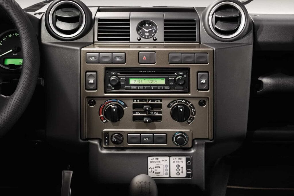 Land-Rover-Defender-X-Tech-Dash