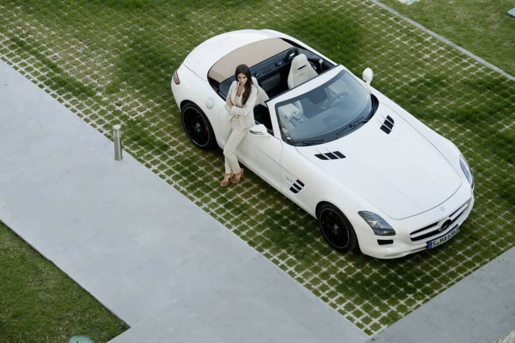 2012-Mercedes-Benz-SLS-AMG-Roadster-Hot-Girl