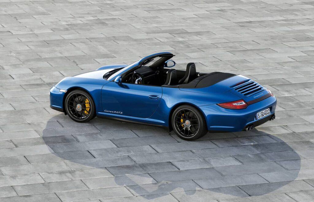 Blue-Porsche-911-Carrera-4-GTS-Cabriolet