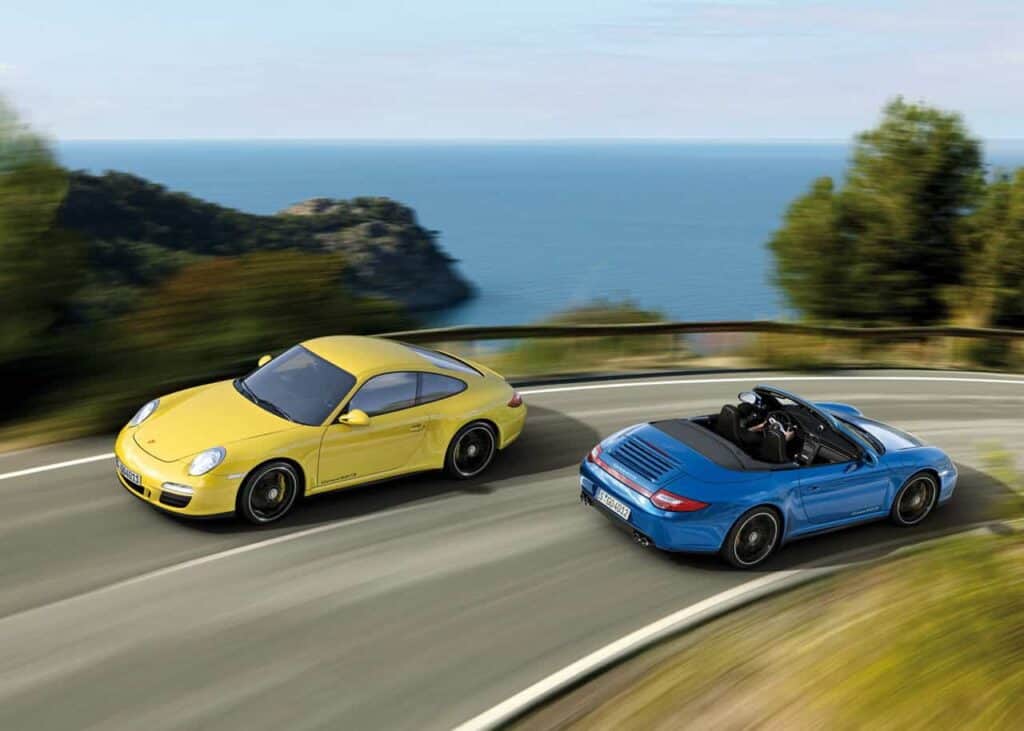 Porsche-911-Carrera-4-GTS-Blue-Yellow