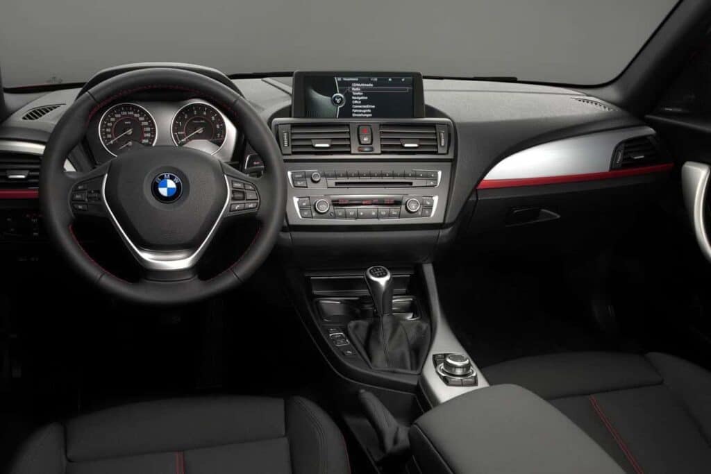 2012-BMW-1-Series-Interior-Dark