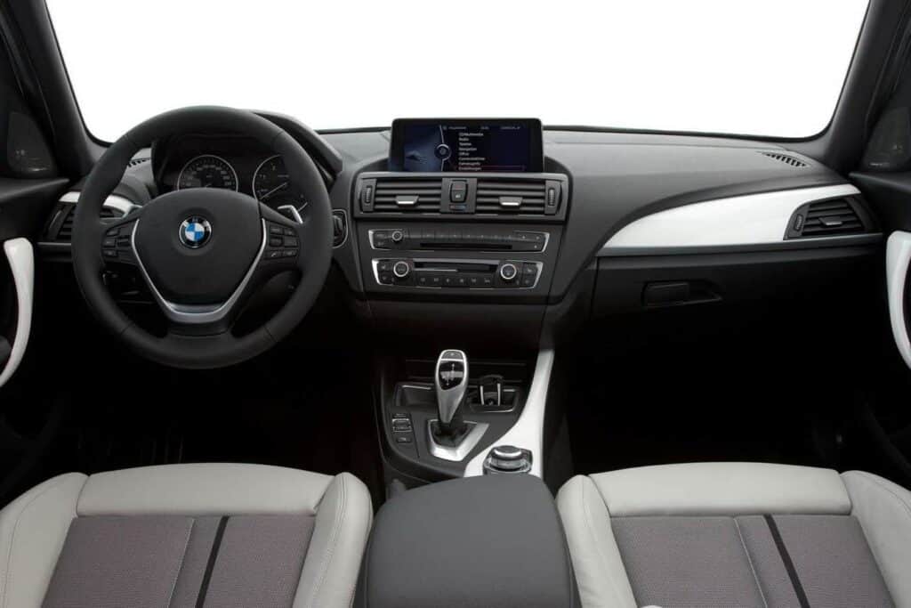 2012-BMW-1-Series-Interior-Light