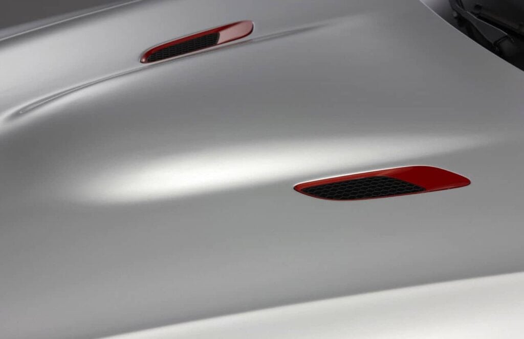 BMW-M3-CRT-Edition-Hood-Vents