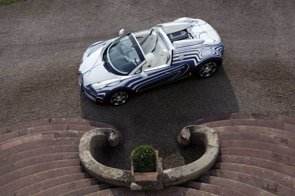 Bugatti-Veyron-L-Or-Blanc-Outdoors