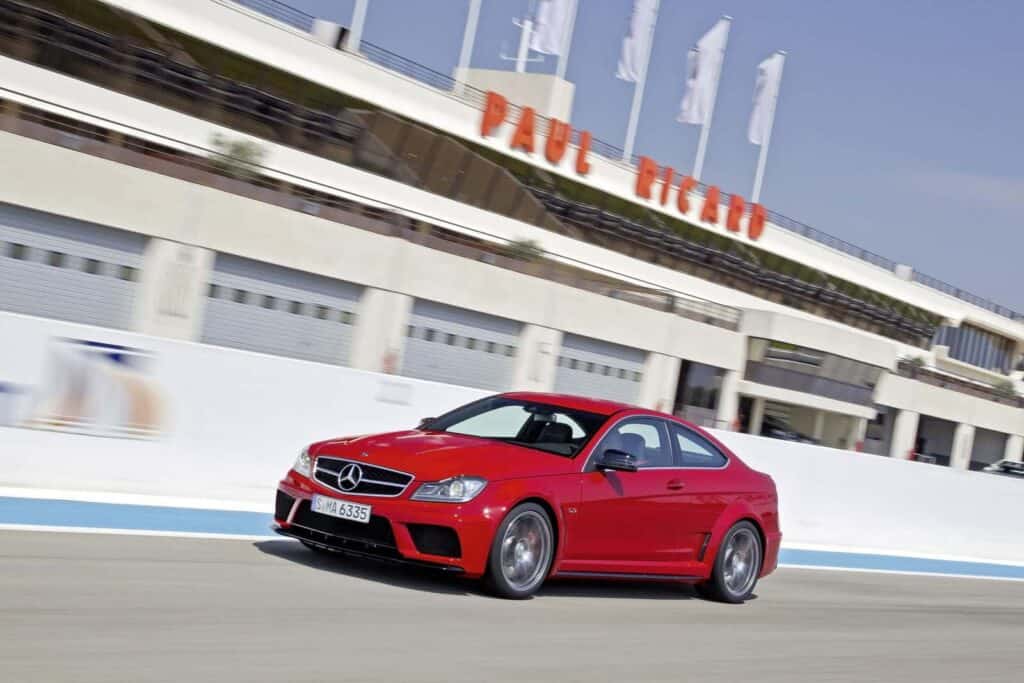 Red-Mercedes_Benz-C63-AMG-Black-Series-Coupe