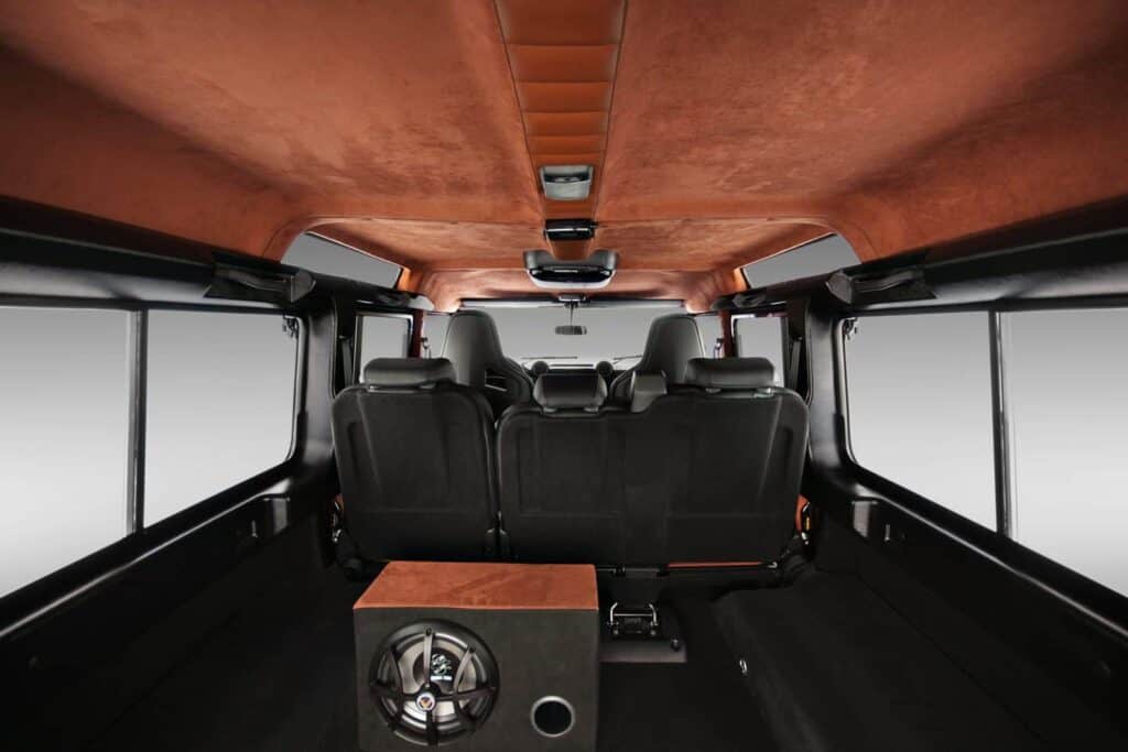 Vilner-Land-Rover-Defender-Trunk-Subwoofer