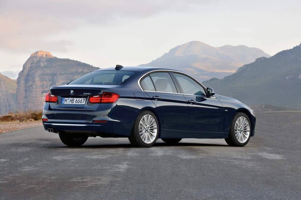 2012 BMW 3 Series Sedan 17