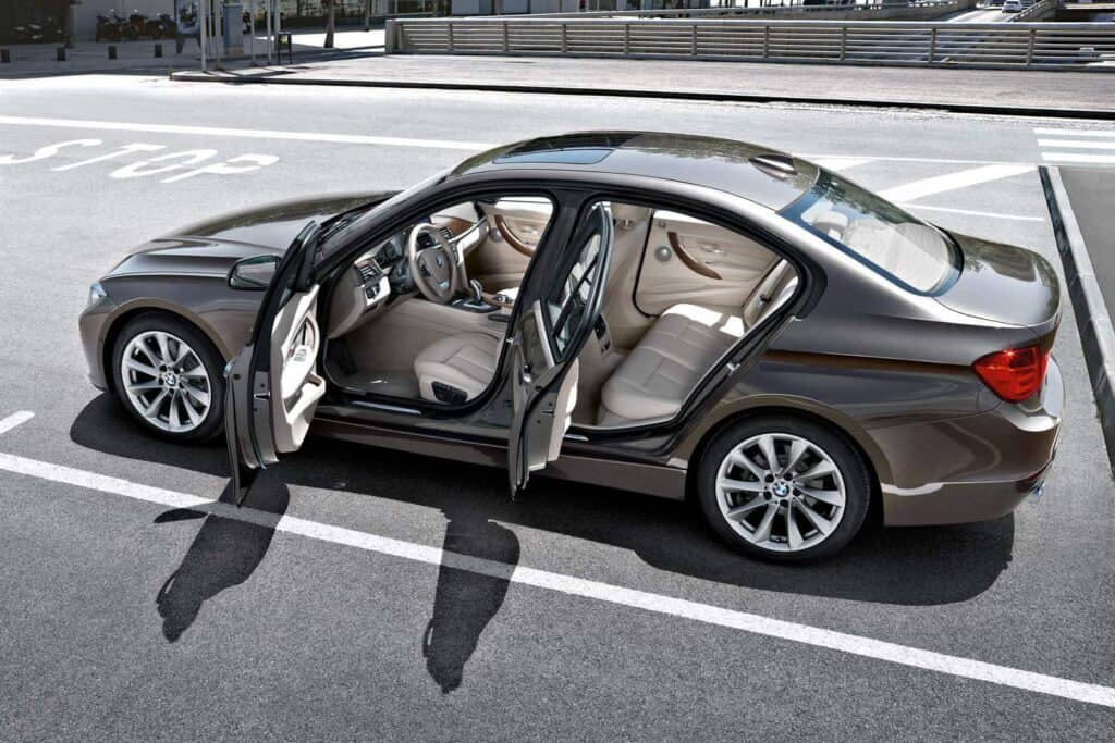 2012 BMW 3 Series Sedan 19