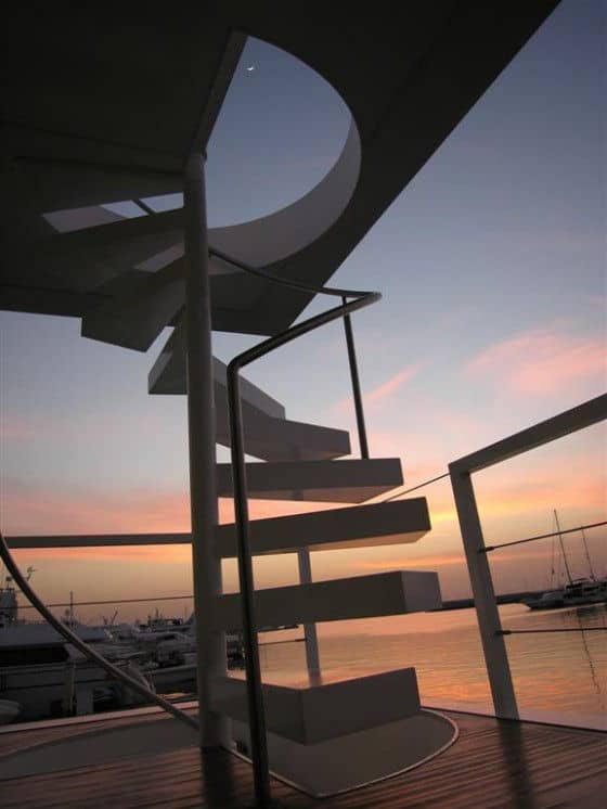 Houseboat Stair Case Stair case in a house boat by X-Architects