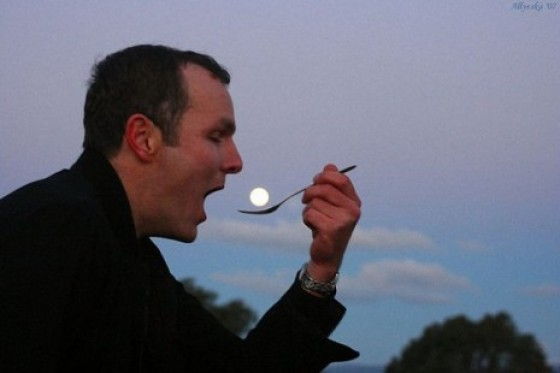Perfectly Timed Photos man eating moon