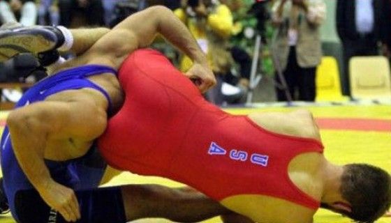 Perfectly Timed Photos of guys head in butt
