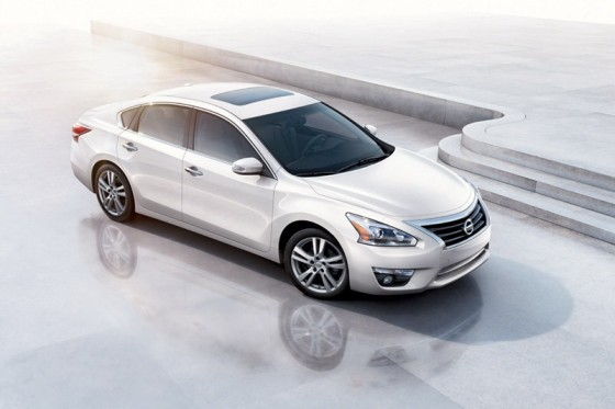 2013 Nissan Altima looks like Maxima
