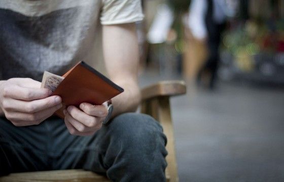 Noah Lambert Uni-Fold Wallet Review 7 holding a wallet open