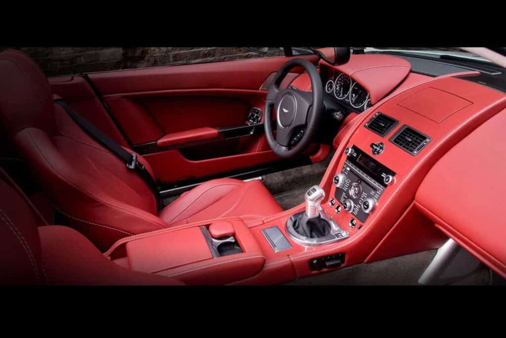 Aston Martin V12 Vantage Roadster 4 Aston Martin V12 Vantage Roadster interior