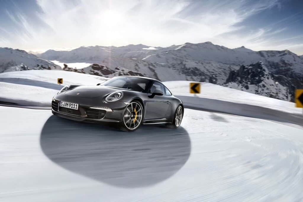 2013 Porsche 911 Carrera 4S in snow