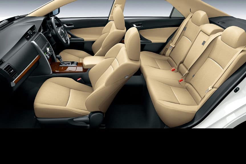 2013 Toyota Mark X Interior1