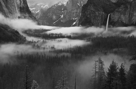 Picture of Yosemite Valley and waterfalls
