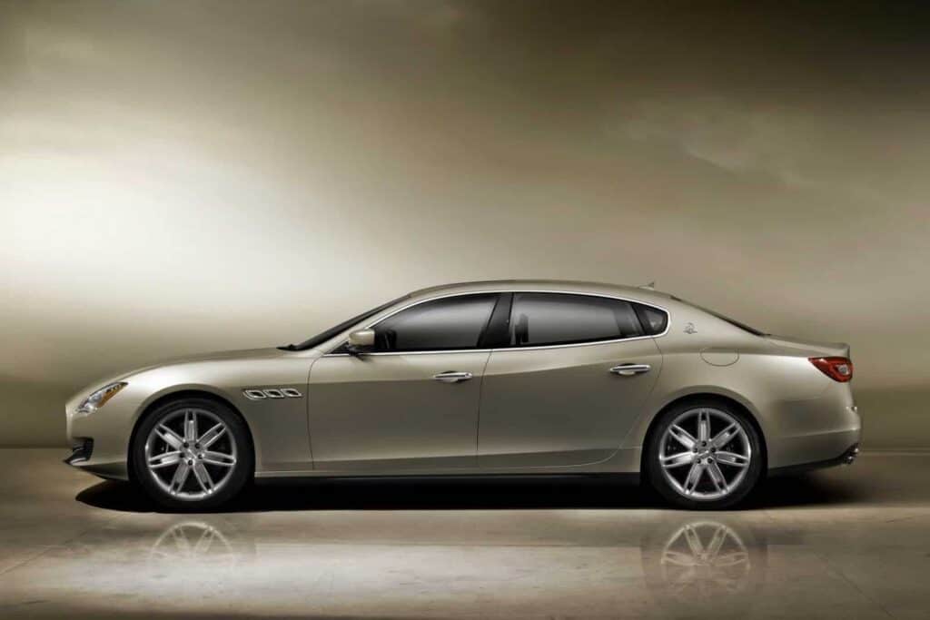 2014 Maserati Quattroporte side view