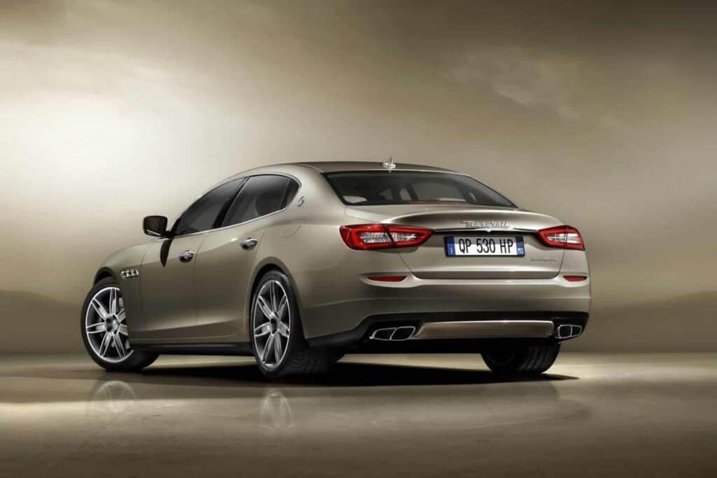 2014 Maserati Quattroporte rear view