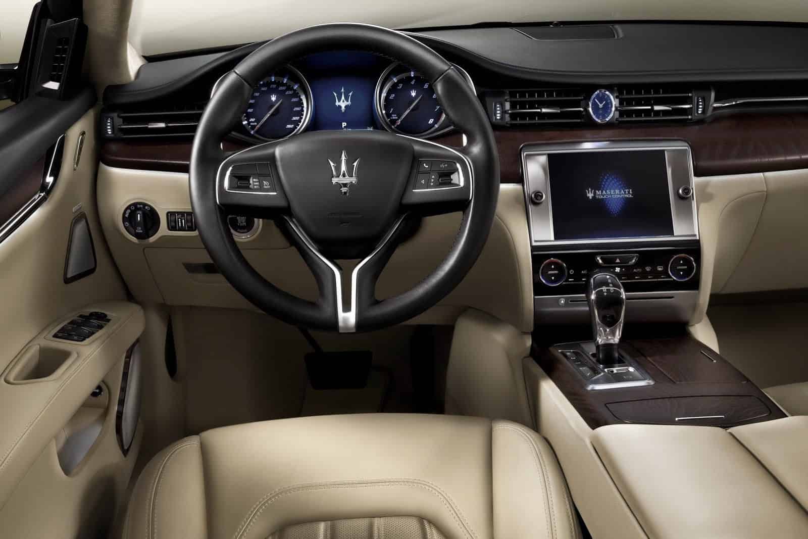 2014 Maserati Quattroporte dashboard