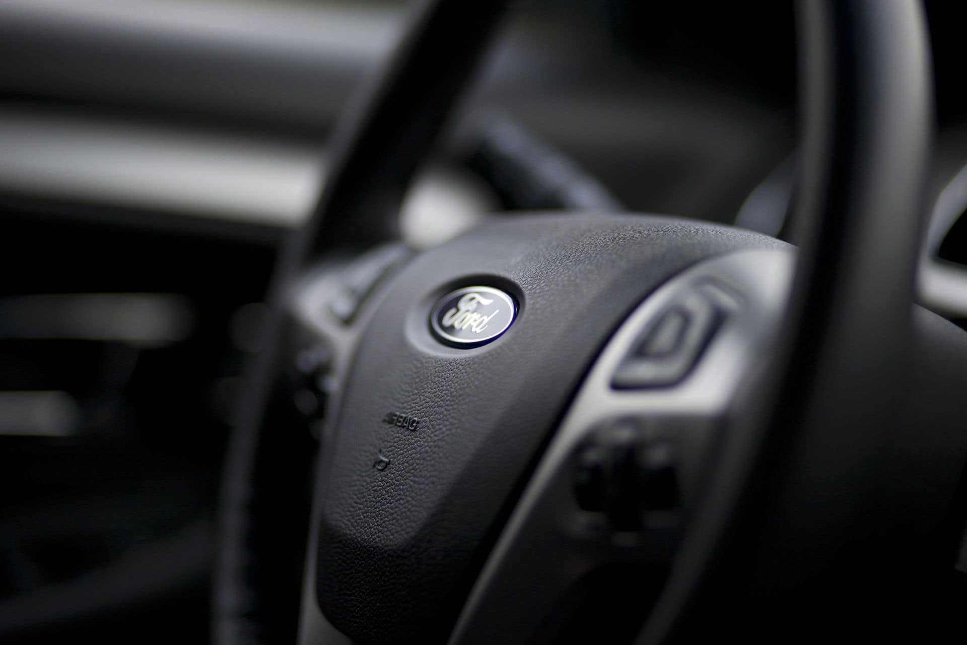 2013 Ford Taurus steering wheel
