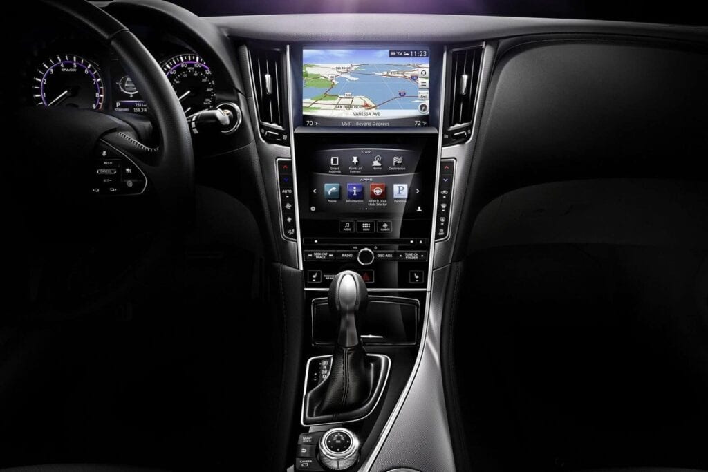 2014 Infiniti Q50 center console