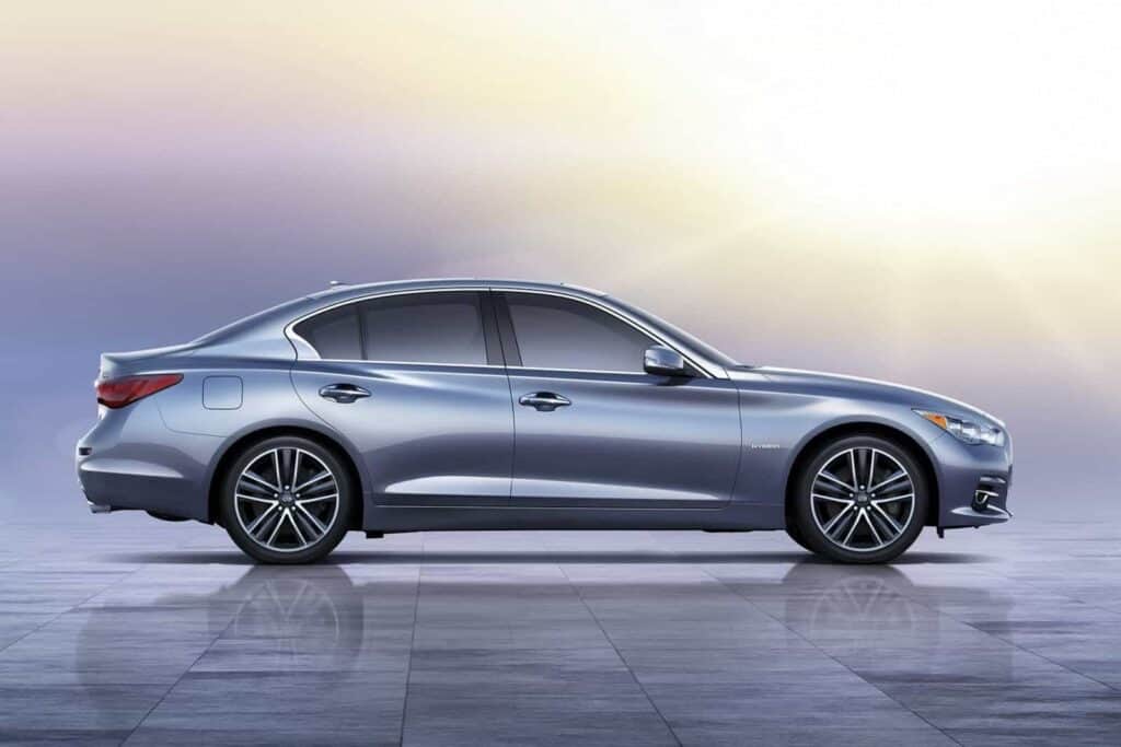 2014 Infiniti Q50 sedan side