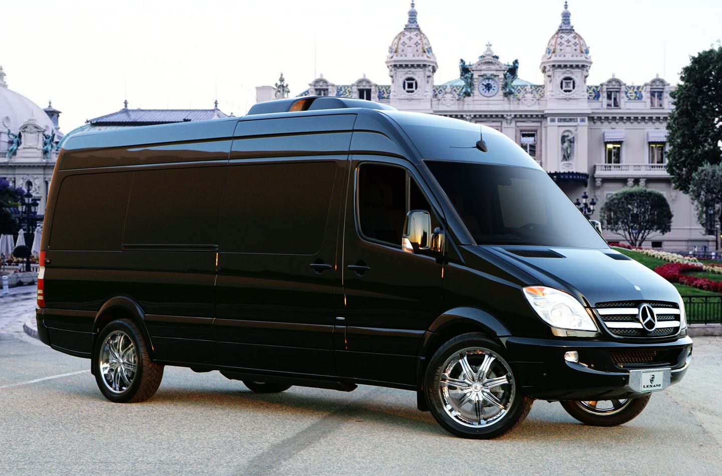 Ново бус. Mercedes-Benz Sprinter фургон. Mercedes Benz Sprinter 1990. Мерседес Спринтер Lexani. Мерседес Спринтер фургон черный.
