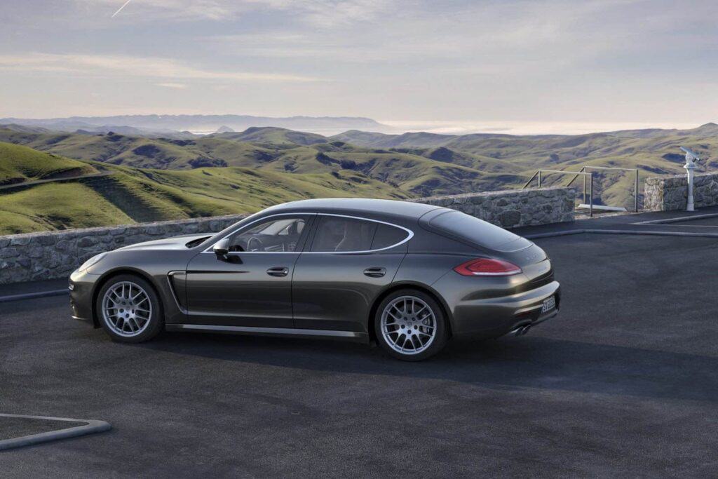 2014 Porsche Panamera side