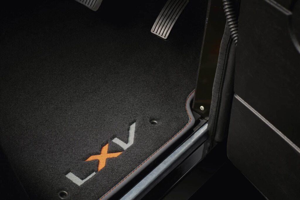 Land Rover Defender LXV 6