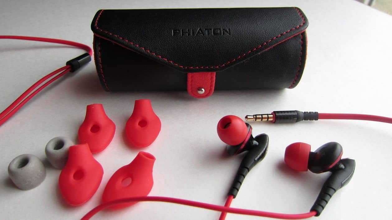 Review: Super Sexy Phiaton Moderna MS 200 Earphones 3 Moderna MS 200 Carbon Fiber earphone