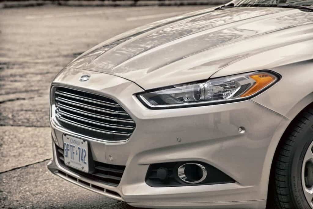 2013 Ford Fusion front