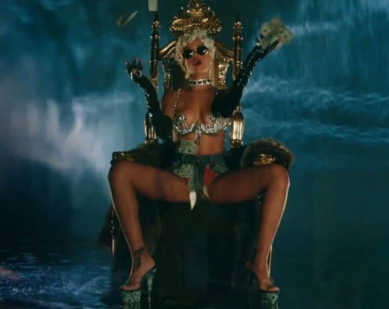Pour It Up Explicit Rihanna