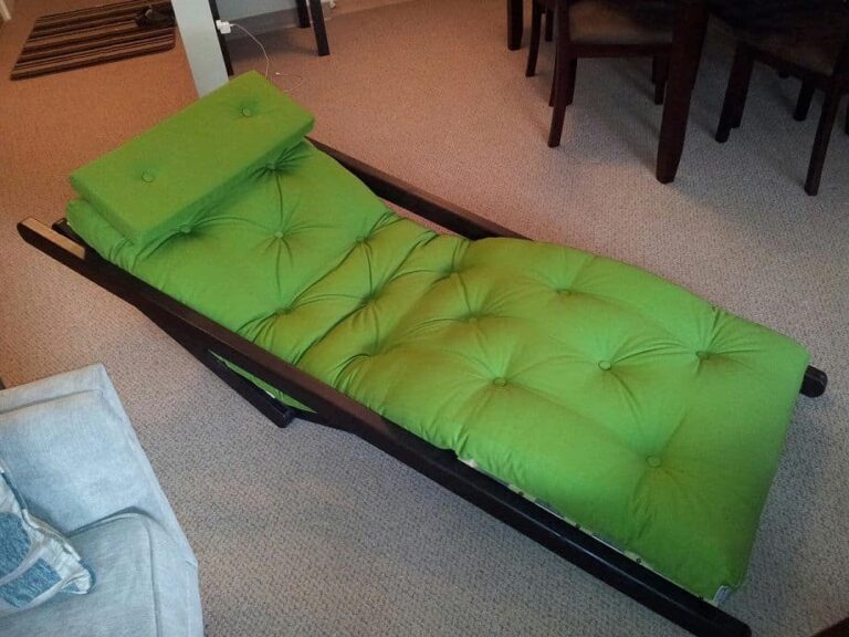 Figo's Chaise Lounge Futon With Wenge Frame