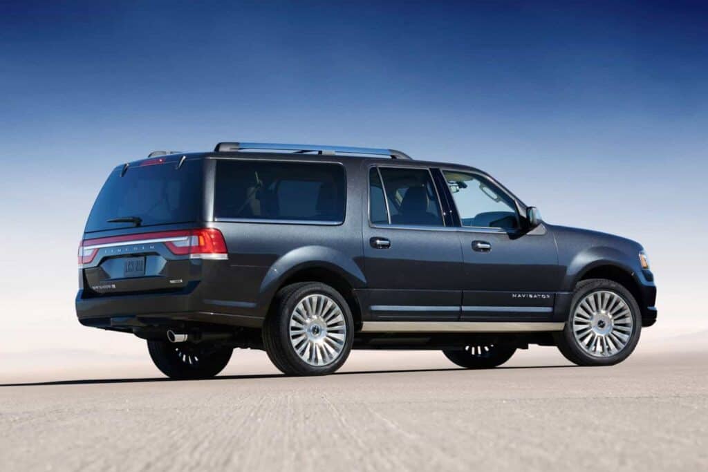 2015 Lincoln Navigator side