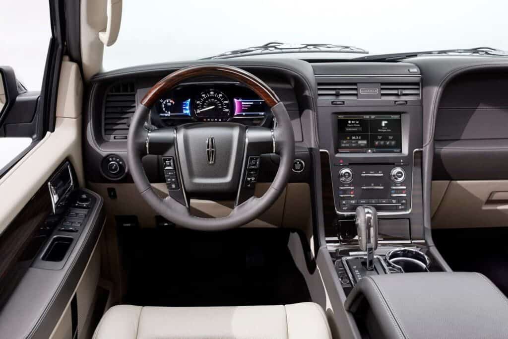 2015 Lincoln Navigator dashboard