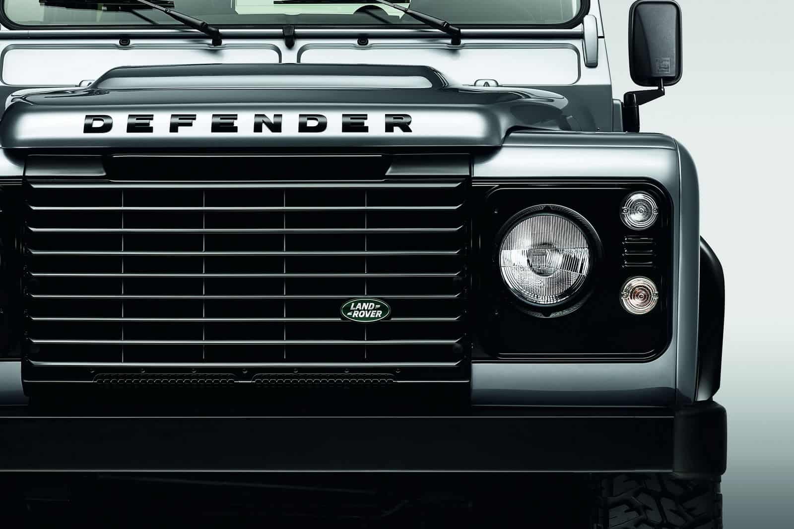 Land-Rover-Defender-Black-Pack_2